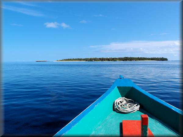 the 10 minute boat transfer from seaplane to Filitheyo